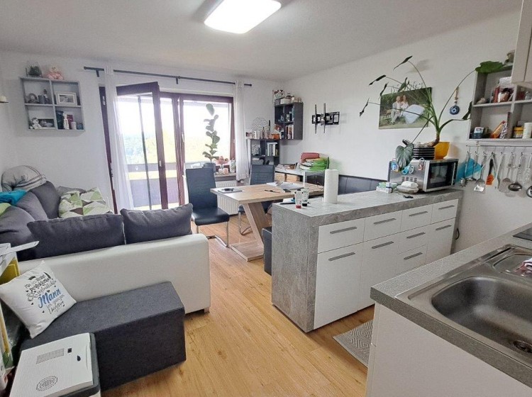 Objektbild: Schöne 2-Zimmer-Wohnung mit Einbauküche und großem Balkon in Kirchberg an der Raab