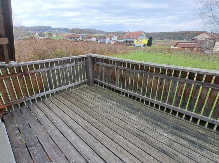 Objektbild: Leistbares Wohnen - Gut geschnittene Kleinwohnung (2 Zi.) mit großem Balkon und Carport Nähe Straden