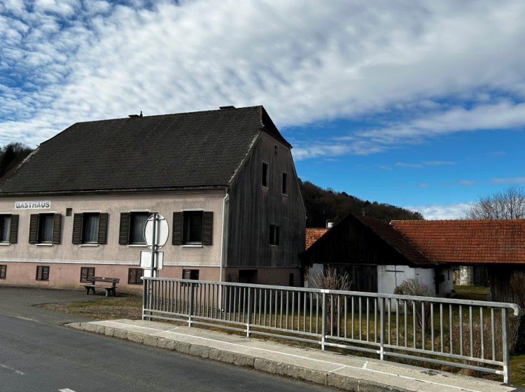 Objektbild: Ehemalige Kleinwirtschaft mit Gast-/Wohnhaus und Nebengebäuden Nähe Kapfenstein