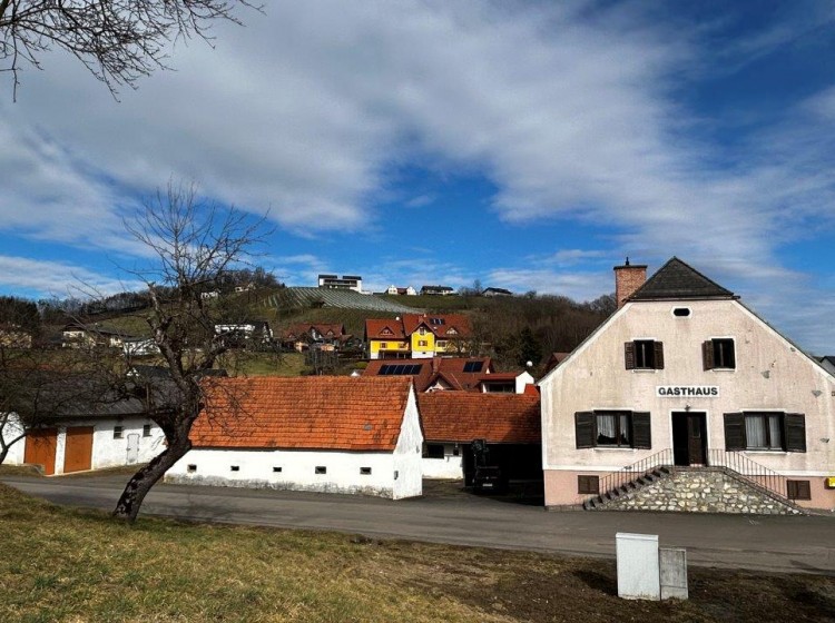 Objektfoto: Ehemalige Kleinwirtschaft mit Gast-/Wohnhaus und Nebengebäuden Nähe Kapfenstein